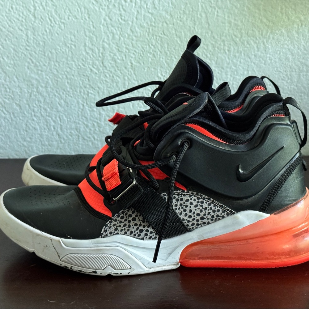 NIKE Air Force 270 Safari